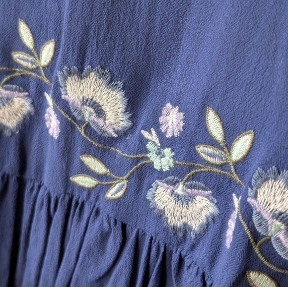 Alya Women's Size Small Blue Embroidered Florals Bell Hem Pullover Blouse - Picture 3 of 10